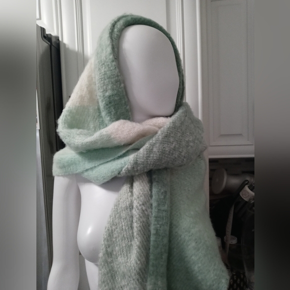 Steve Madden Sage white Buffalo plaid blanket Wrap with Fringe SMA-768 NEW - Picture 1 of 14